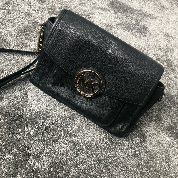 DONATING NEXT WEEK- Michael Kors crossbody bag - Picture 2 of 9